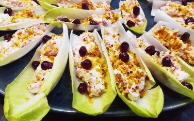 Bouchées d’endive au tarama et pistaches croquantes